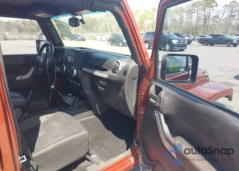 2014 Jeep Wrangler Unlimited Sahara z USA, uszkodzony, nr VIN 1C4BJWEGXEL168913